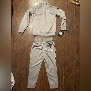 Nike Boys 2 piece set